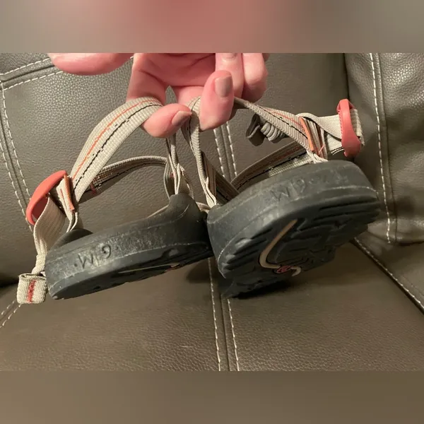 Chaco women’s size 9 adjustable sandals. - Image 7