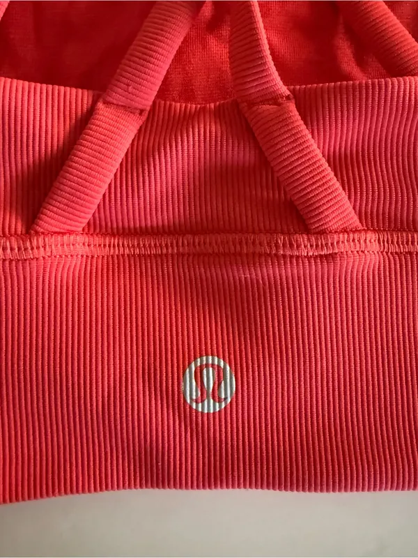 Lululemon Energy Bra High Neck Long Line in Carnation Red. Size 4 - Image 5