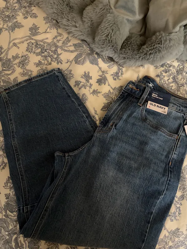 Old Navy Barrel Jeans - Image 3