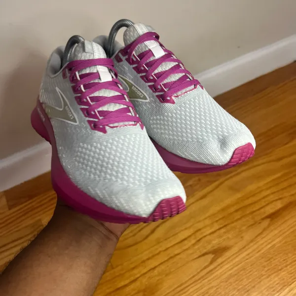 Brooks Levitate 5 “Gray Pink” 1203571B003 9W B NO BOX - Image 14