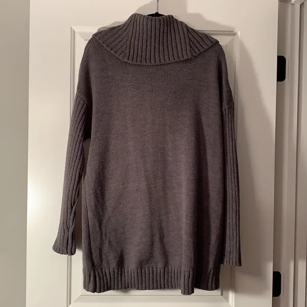 Good condition Massini turtle neck sweater - Image 3