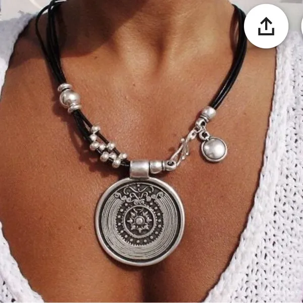 Elegant Silver Round Pendant Necklace - Image 6