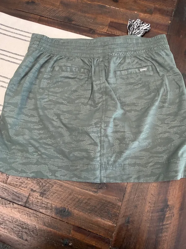 Orvis Olive Mini Skort with Zippered Pockets - Image 4