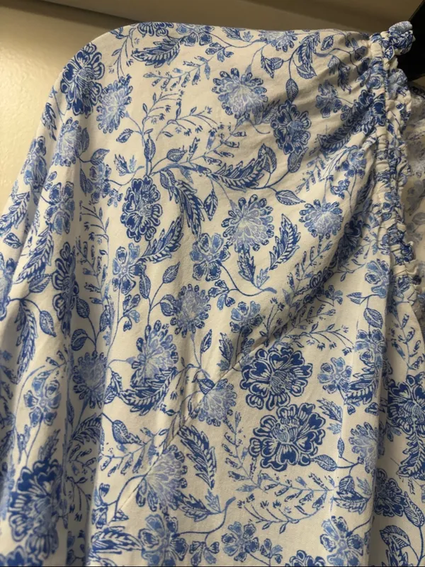 Old Navy Women'sBlue Floral Print LS Open Neck Long Sleeve brand new J - Image 3