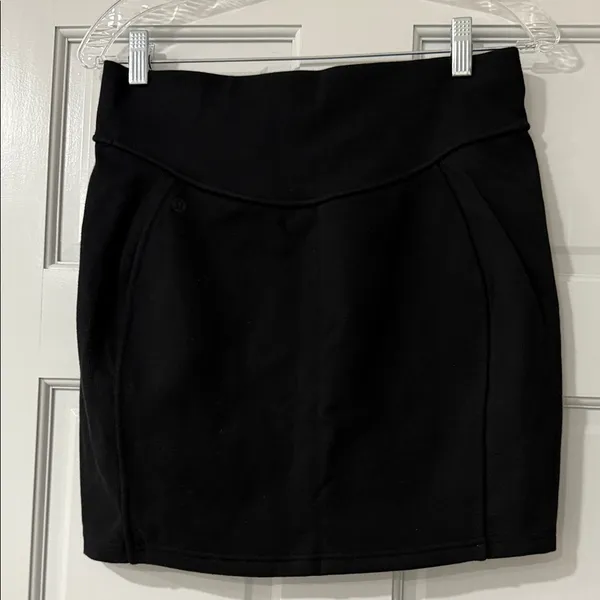 Lululemon Scuba High-Rise Mini Women's Black Skirt size M - Image 8