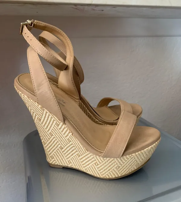 Espadrille Wedge Size 7.5 - Image 3