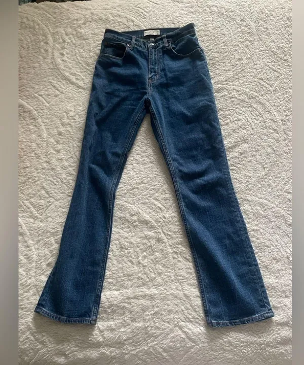 Abercrombie & Fitch Ultra High Rise 90s Slim Straight Jean - Image 7