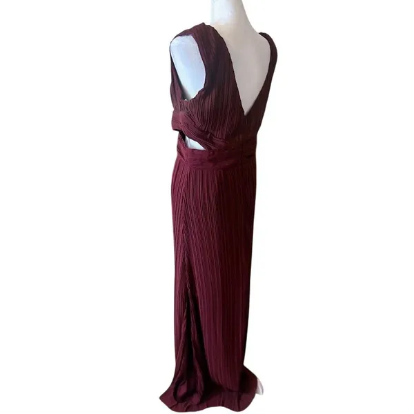 Lulu's Compelling Poise Burgundy Plisse Cutout Sleeveless Gown‎ Size Large NWOT - Image 5