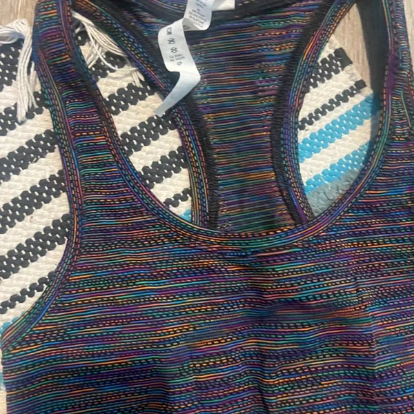 Lululemon‎ swiftly tank top in size 2 - Image 6