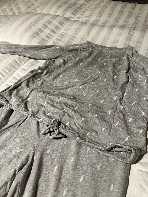 Gap Grey lightening bolts set - Image 5