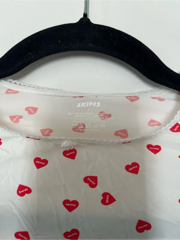 SKIMS White Red Heart Print Sheer Mesh Fits Everybody Picot Crop Tee Small - Image 4