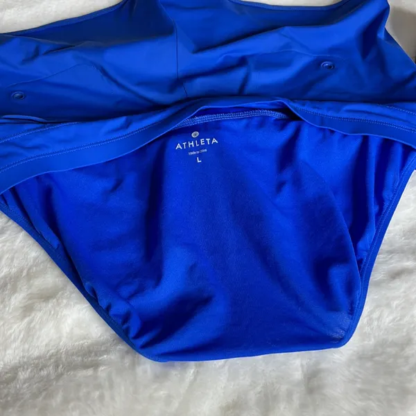 Athleta Royal Blue Double Layer Athletic Shorts Size L - Image 5