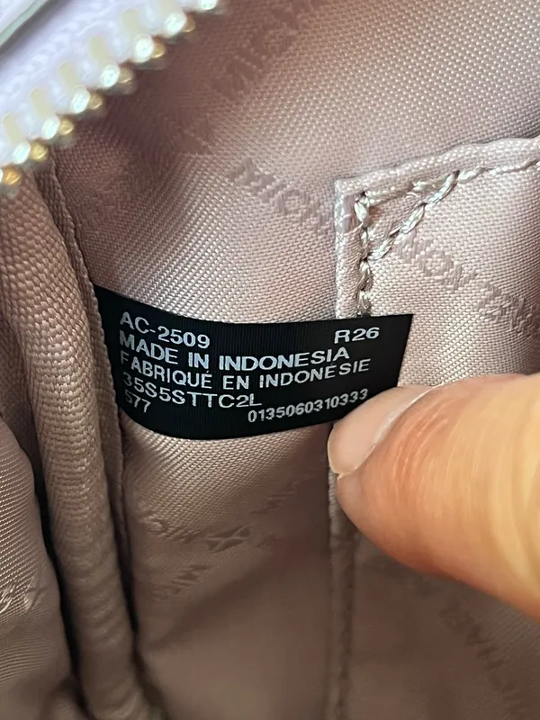 Michael Kors Purse Crossbody - Image 11