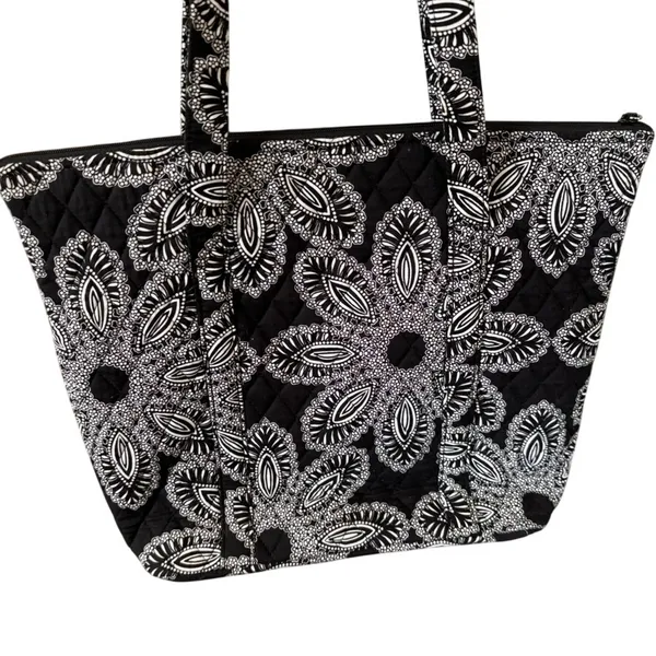 Vera Bradley Get Carried Away Tote Blanco Bouquet EUC‎ - Image 4