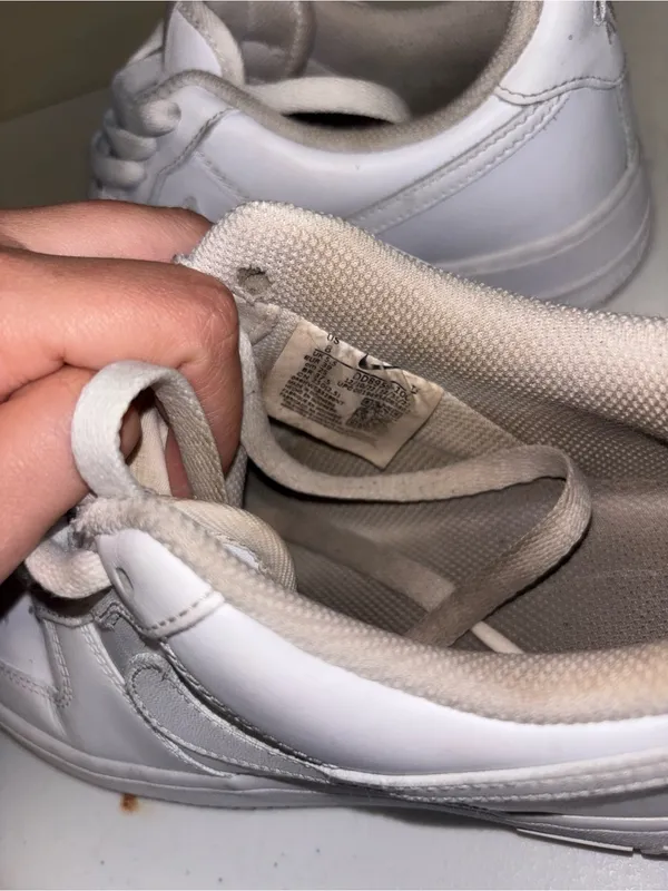 Nike Women’s White Low-Top Sneakers - Image 3