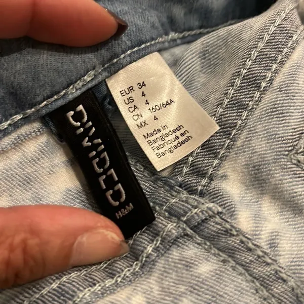 ‎H&M Jean Shorts Size 4 - Image 3