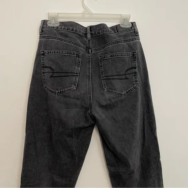 AMERICAN EAGLE AE Mom Jean Black Wash High Waisted High Rise Cropped Crop Ankle - Image 14