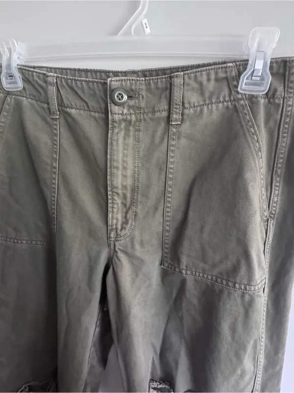 American Eagle Distressed Olive Green Women’s Pants Size 14 short - Image 5
