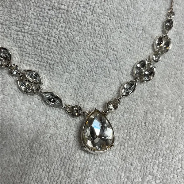 Vintage SAQ Avon Stone Silver-tone Necklace - Image 2
