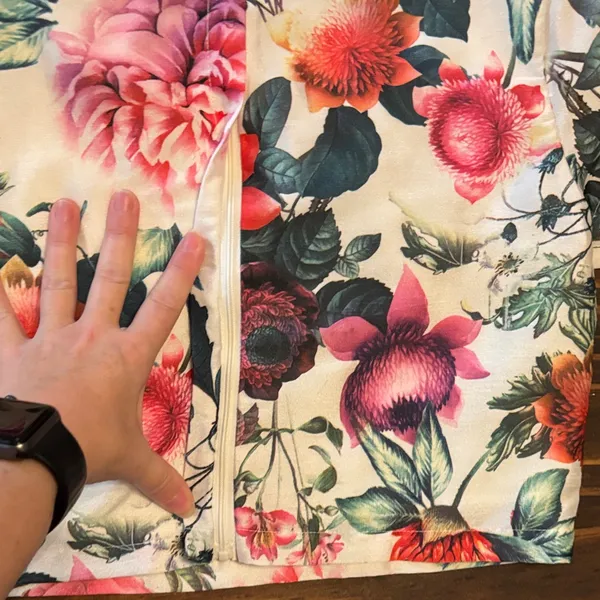 Glamorous small floral blouse zip back - Image 5