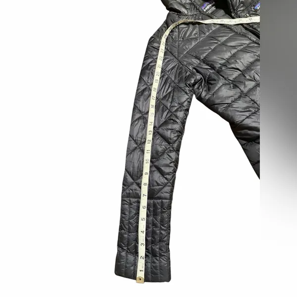 Patagonia Women’s Light Weight Black Puffer Jacket Medium - Image 8