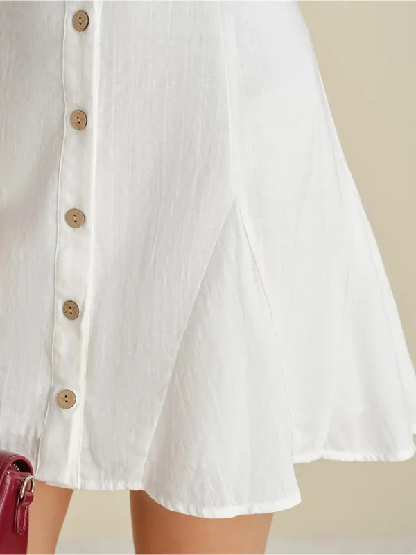 Rihoas White Square Neck Button A - Image 3