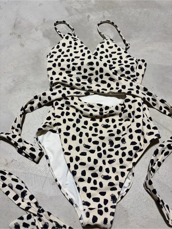 Aerie one piece full coverage Black & Cream Spotted Swimsuit medium - Image 2