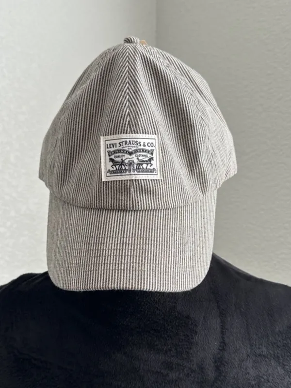 Levi's Grey Baseball Hat with Front Patch adjustable - Image 5