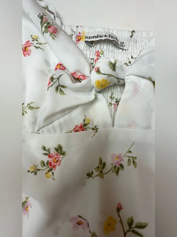 Abercrombie & Fitch White Floral Tie-Front Cami size XS - Image 9