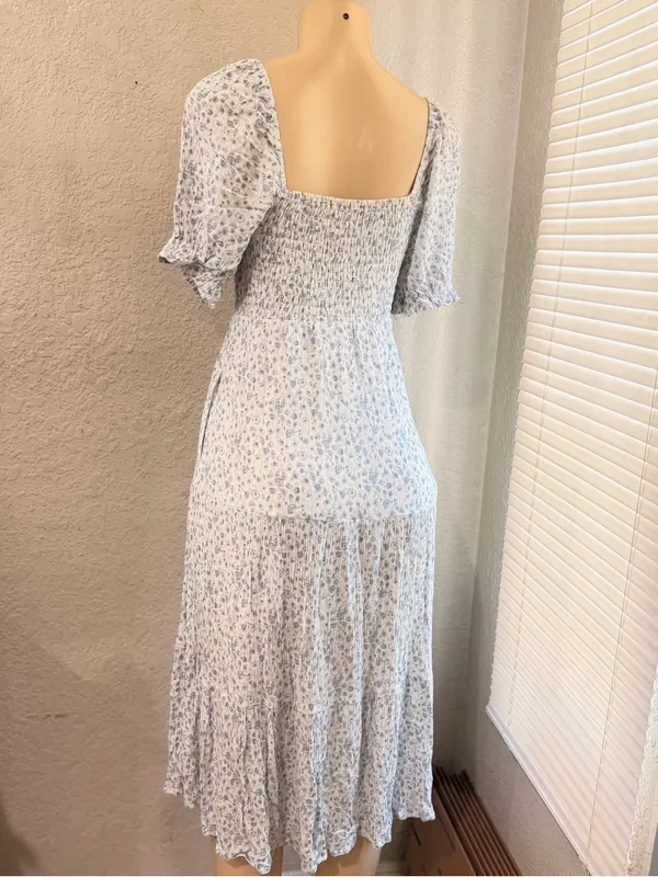Abercrombie & Fitch light blue floral midi dress features a ruched bodice XS - Image 9