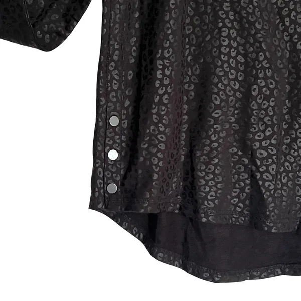 Zuda Sweatshirt Womens Small Black Leopard Print Crewneck Pullover Side Snap - Image 6