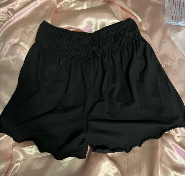 cute black ruffle beach shorts Size M - Image 3