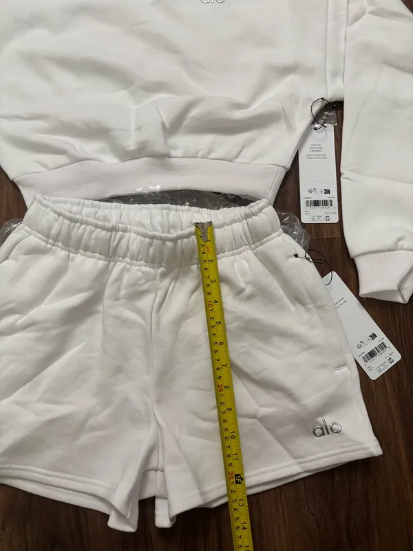 🤍✨Cropped Accolade Crewneck & Shorts Set – White (Size M) - Image 10