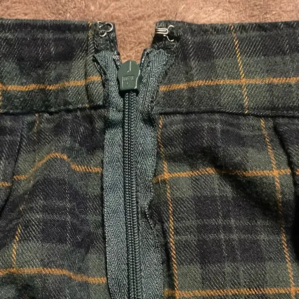 EUC Hollister Pleated Plaid Mini Skirt Size Medium School Girl Preppy Valley - Image 5
