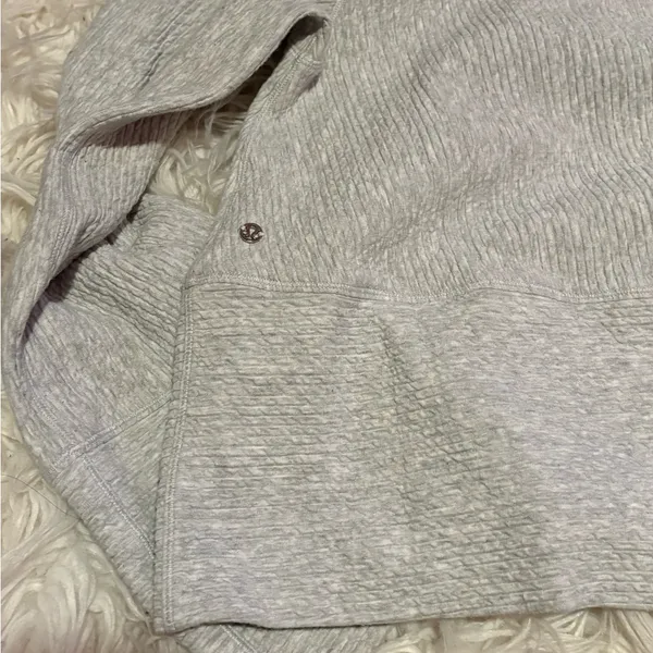 Lululemon Textured Hoodie Pullover Gray Oversized Small Cropped - Image 3