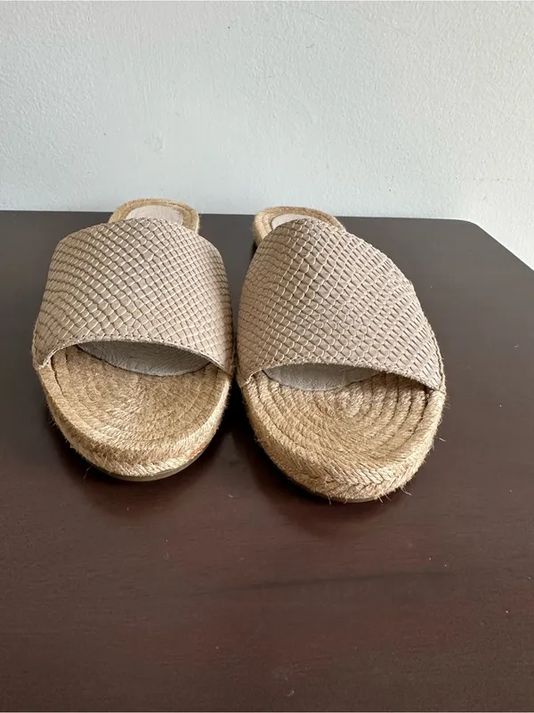 UGG Cherry Exotic Embossed Beige Leather Jute Espadrille Slides Sandals Size 9 - Image 12