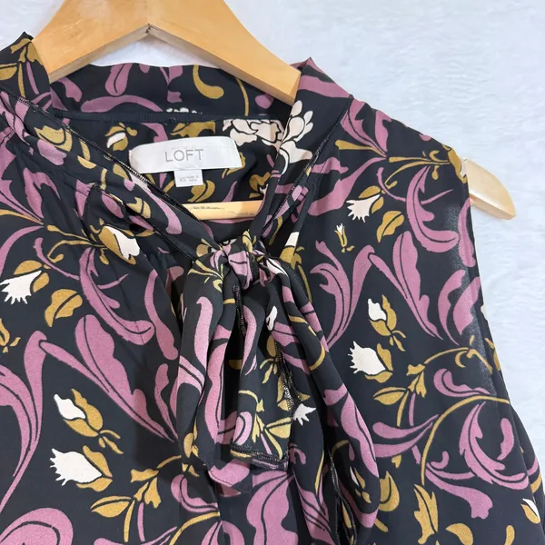 Loft XS Floral Tie Neck Top Sleeveless Black Purple Gold Office‎ Retro Feminine - Image 2
