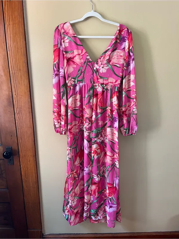 Pink Floral Midi Dress with Front Ring and Cutout Details - Image 10
