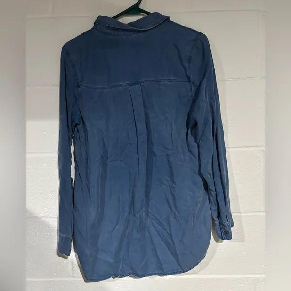 Old navy denim button down down medium - Image 2