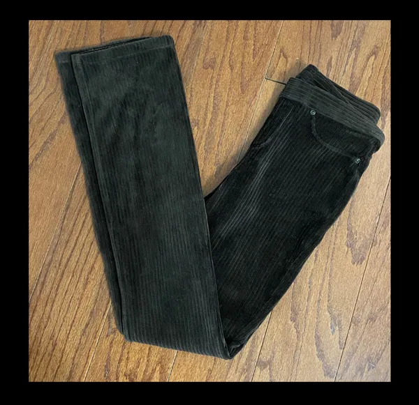HUE Brown velvet corduroy thick ribbed leggings - Size Small Tall. Gently warn & excellent condition. Velvet corduroy Ribbed black leggings. Real back pockets. Measurements approximately 13” waste not fully stretched out x 9” rise x 42” long x 32” inseam. None smoking home. Priced to sell at as is condition. Don’t like my price make reasonable offer! - Image 2