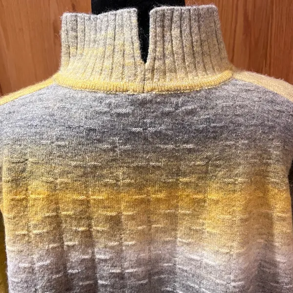 Pilcro‎ by Anthropologie Cropped Mock Neck Sweater in Yellow & Gray Ombre Large - Image 12