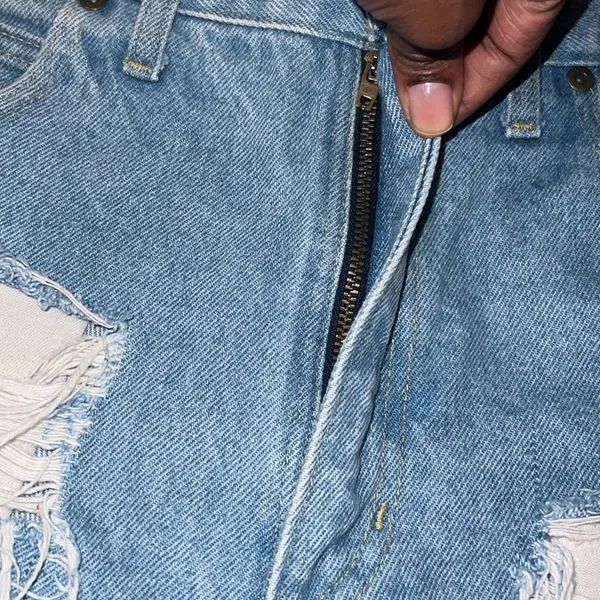 Carhartt Blue Jean Shorts Distressed size 32 x 30-run small see measurements - Image 5