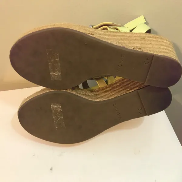 Vionic Sabina wedge-heel platform sandals in pale lime green leather, like new! - Image 13