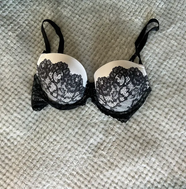 Victoria's Secret Dream Angels Lace Bra - Image 4
