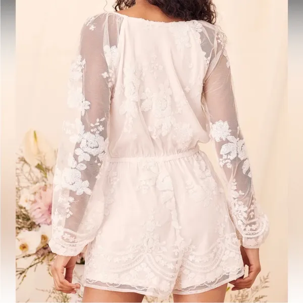 NWT‎ Lulus white lace sequin romper XS - Image 5