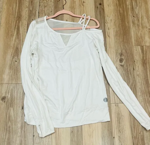 pure barre white one sleeve white active shirt sz Medium - Image 3