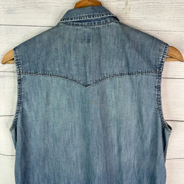 Gap Denim Sleeveless Western Chambray Pearl Snap Button Down Shirt Womens Small - Image 5