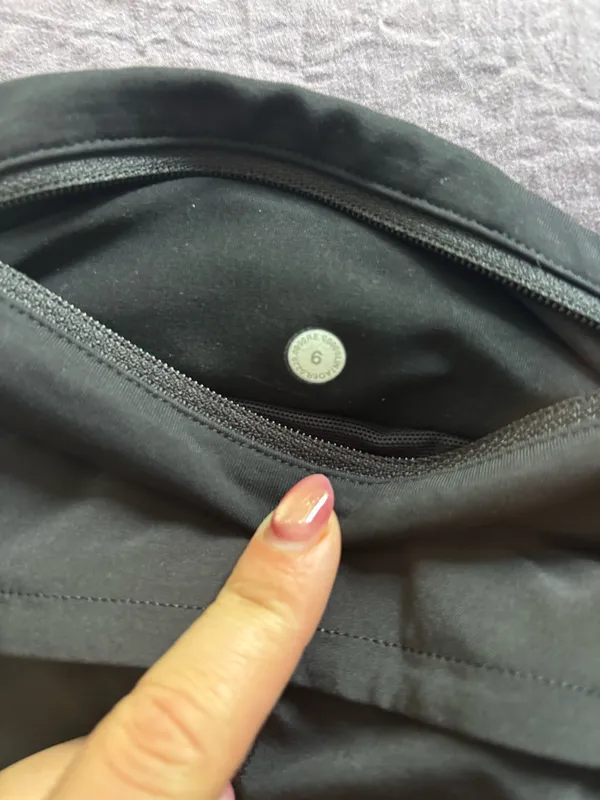 Lululemon Speed Up Shorts Low-Rise 2.5" - Image 3