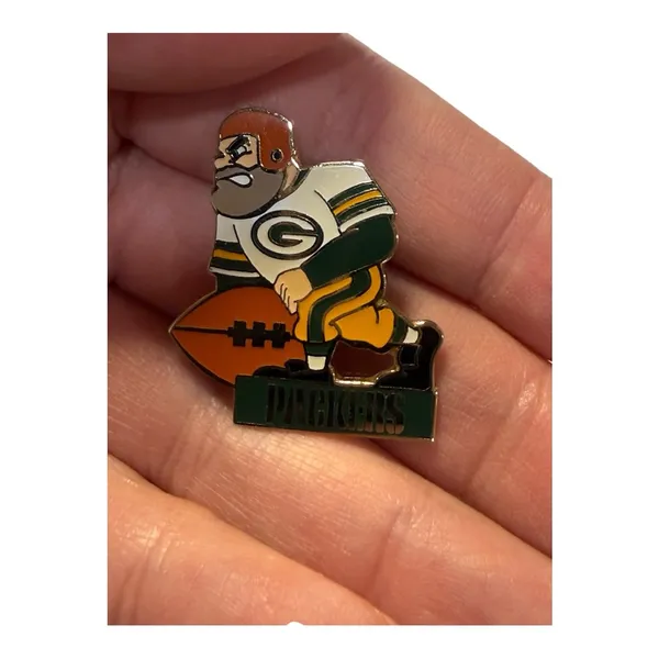 Vintage 1997 Green Bay Packers Enamel Football Player Lapel Pin NFL Collectible - Image 2