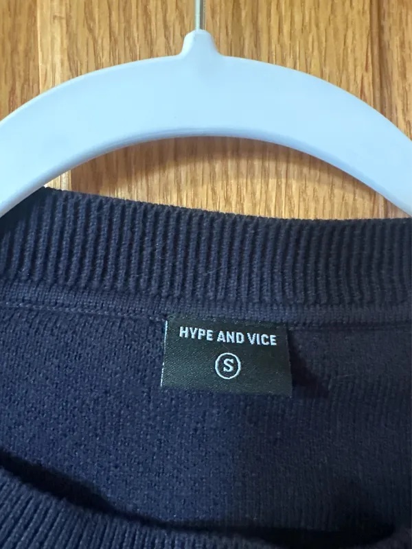 marquette sweaters hype and vice - Image 2